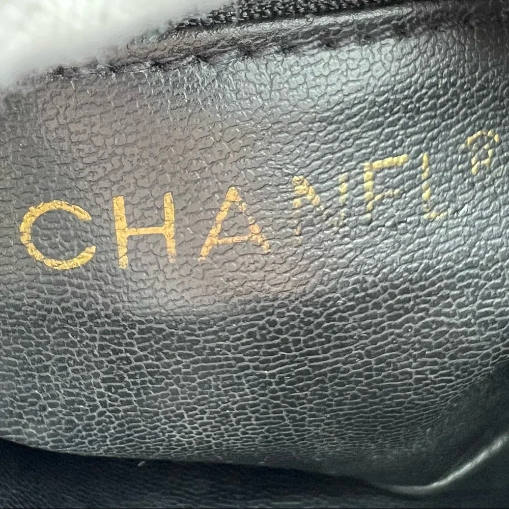 ✈️sold✈️Chanel Black Gold Bag Bum bag Belt - Picture 14 of 16